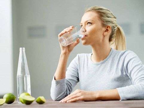 آب درمانی برای کاهش وزن چیست و چه فوایدی دارد
