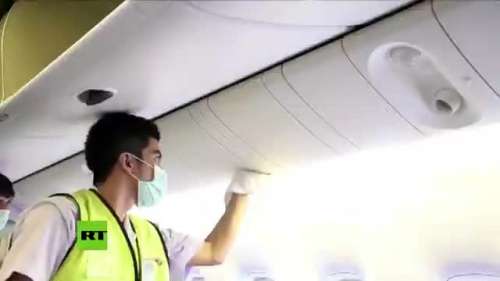 فیلم| ضدعفونی کردن هواپیمای برگشتی از چین در تایلند