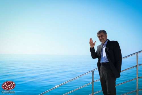 ببینید | احمدی‌نژاد در جزیره هرمز