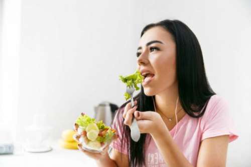 تغذیه و خوراکی های مفید برای سلامت لثه