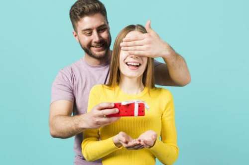 راه و رسم هدیه دادن در دوران نامزدی