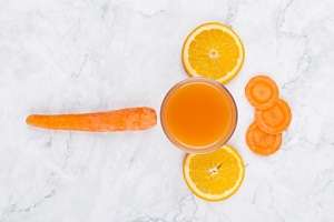 شربت تقویت کننده سیستم ایمنی را با آب پرتقال و هویج درست کنید