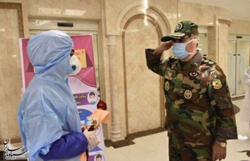 عکس|احترام نظامی مقام ارشد ارتش به یک پرستار