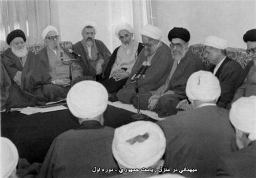 تصویری کمتر دیده شده از آیت الله امینی و هاشمی رفسنجانی در منزل آیت‌الله خامنه‌ای