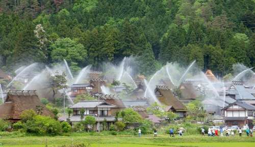 تلفیق سنت و مدرنیته! ابتکار جالب دهکده ژاپنی برای حفظ خود در برابر آتش