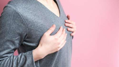 بزرگ و حساس شدن سینه  زنان در دوران بارداری از همان ماه اول