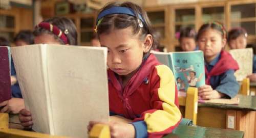 کودکان دبستانی در کره شمالی باید روزی ۹۰ دقیقه در مورد کرامات کیم جونگ اون بیاموزند