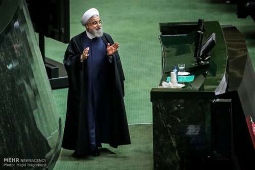 روحانی برای دفاع از رزم حسینی در مجلس حاضر نشد