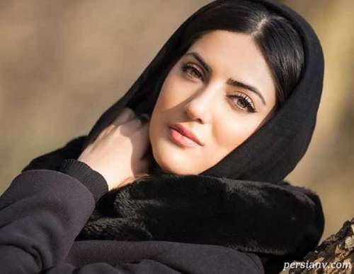 تصویر زیبای هلیا امامی با حجاب چادر رنگی و تسبیح به دست