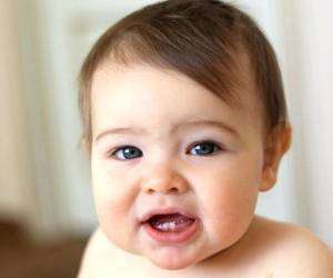 چرا بعضی از نوزادان زود دندان در می آورند؟
