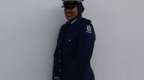 نخستین پلیس محجبه در نیوزیلند + عکس