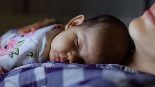 روانشناسی نوزاد، این گریه‌ها چه معنی‌ای دارند؟