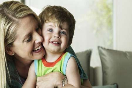 نقش تربیت و رفتار مادر در شکل گیری شخصیت پسر