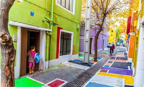 ببینید: رنگی‌ترین کوچه شهر تهران