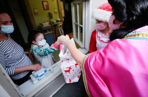 کریسمس کرونایی در بیمارستان‌های جهان + تصاویر
