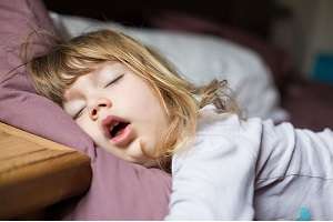 حواستان به خوابیدن کودکان با دهان باز باشد