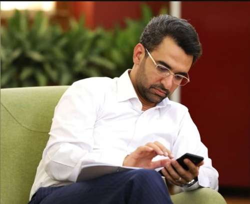 واکنش جالب محمد جواد آذری جهرمی به کاربری که در اینستاگرام برایش آرزوی مرگ می‌کند