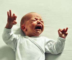 ترجمه گریه نوزاد شما چیه؟ به دستش دقت کنید!