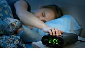 عواملی که باعث می شوند صبح ها سخت تر از خواب برخیزید