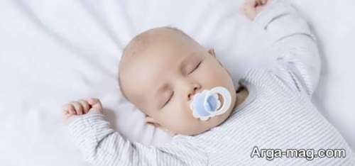 میزان خواب نوزاد در ماه های مختلف چقدر است؟