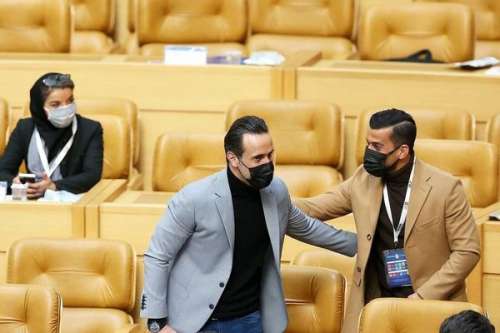علی کریمی سالن مجمع انتخابات را ترک کرد