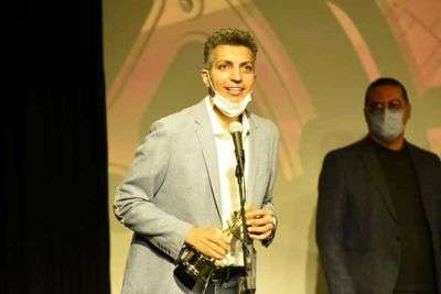 تقدیر از عادل فردوسی‌پور در اختتامیه دوازدهمین جشنواره فیلم‌های ورزشی ایران