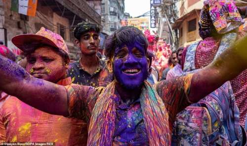 نگاهی به تصاویر رنگارنگ از فستیوال عشق در هندوستان