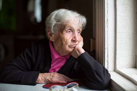 احساس تنهایی در سالمندان و راه کارهایی برای غلبه بر تنهایی سالمندان
