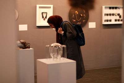 نگاهی به نمایشگاه جواهرسازی هنری معاصر در گالری آریا | بیان مسائل روز بر بدن انسان