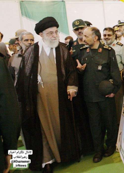 تصویری از سردار حجازی در کنار رهبر انقلاب+عکس
