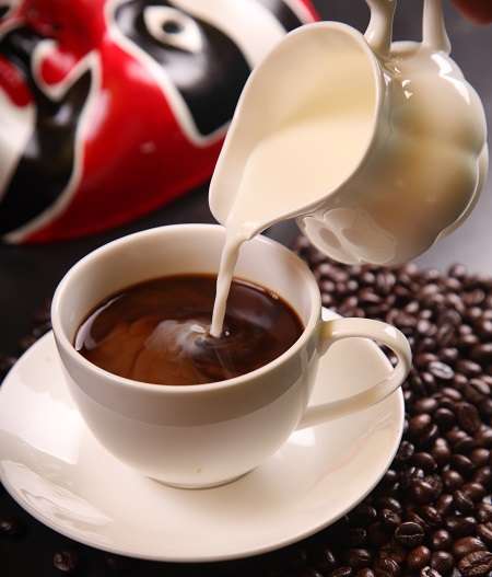 طرز تهیه شیر قهوه غلیظ و خامه ای به روش های مختلف