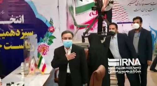 حضور تاجزاده و همسرش در ستاد انتخابات کشور + فیلم