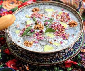 طرز تهیه آب دوغ خیار سنتی و مزه دار مخصوص ظهر های گرم تابستان