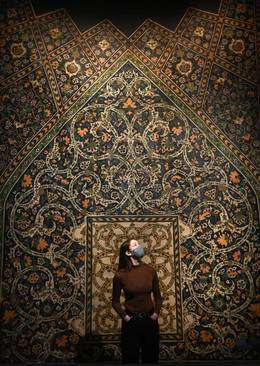عکس های دیدنی وجالب روز؛ ازنمایشگاه هنرهای ایرانی در لندن تا معبد طلایی هندوها