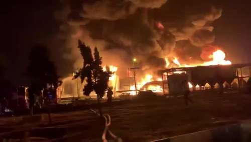 گستردگی آتش‌سوزی پالایشگاه تهران را در این فیلم ببینید