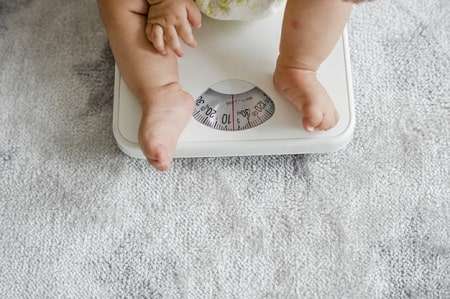 علت و راههای جلوگیری از ثابت ماندن وزن نوزاد