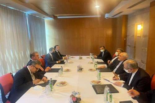 ظریف با همتای پاکستانی دیدار و گفتگو کرد