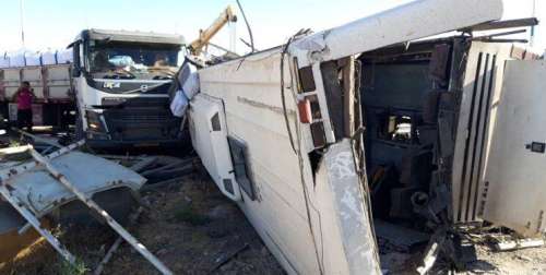 جزییات فوت ۵ سرباز معلم در تصادف امروز اتوبوس و تریلی در یزد+عکس