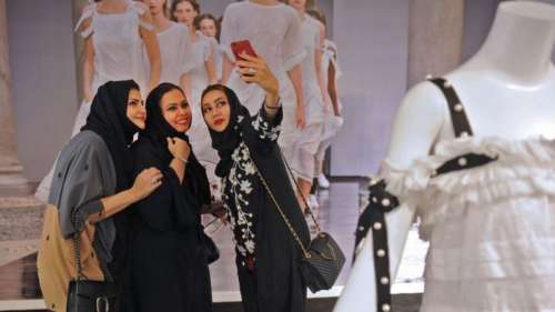 لغو اجبار تعطیلی فروشگاه ها هنگام اذان در عربستان سعودی