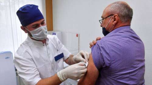 فراخوان وزارت بهداشت درباره ثبت نام ۶۰ ساله‌ها برای واکسیناسیون