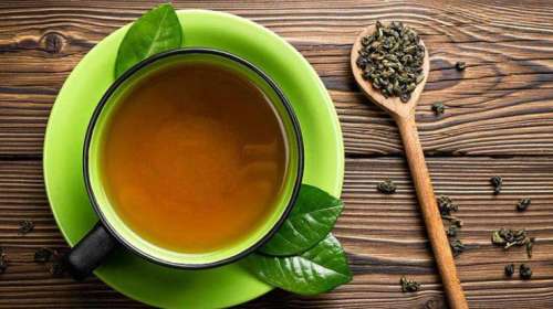 ۵ دلیل برای نوشیدن چای سبز در تابستان