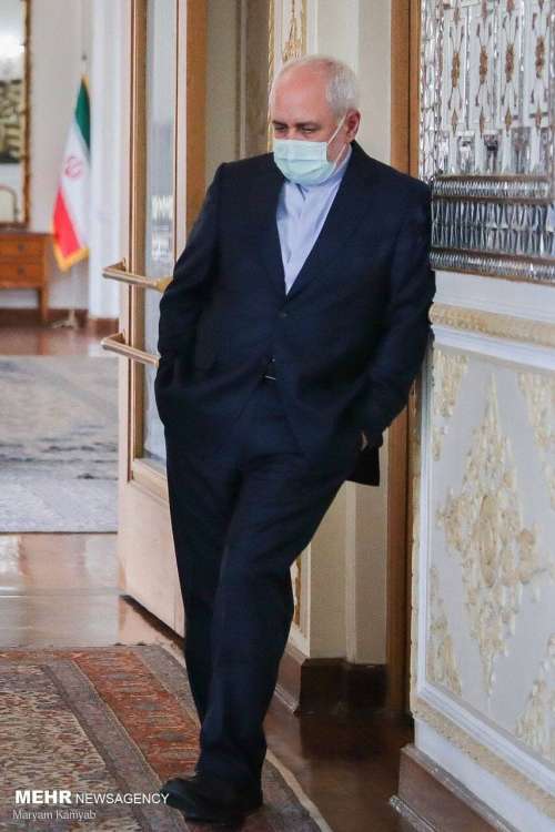 عکسی متفاوت از محمدجواد ظریف در آخرین روز دولت