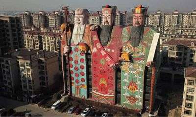 تصاویر | رقابت زشت‌ترین ساختمان‌های چین برای ورود به تالار بدنام‌ها؛ به جهنم خوش آمدید تا سه عروسک غول‌پیکر بابوشکا!