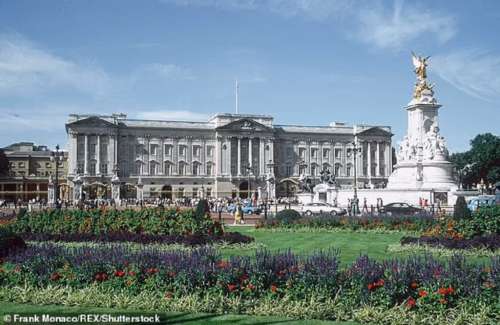 بازدیدکنندگان، باغ های کاخ باکینگهام، محل سکونت ملکه انگلیس را به باد انتقاد گرفتند