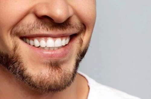 ۳ روش طبیعی برای سفیدکردن دندان