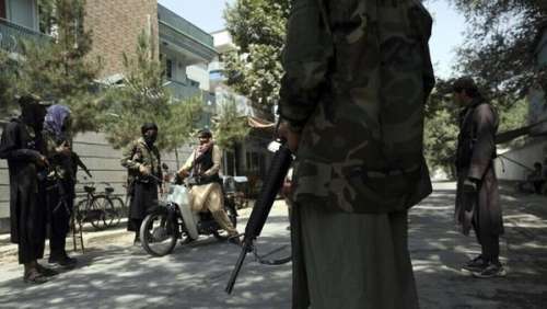 حمله افراد ناشناس به مراسم ختم مادر سخنگوی گروه طالبان