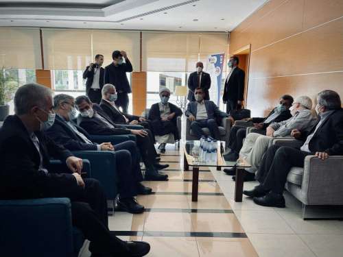 احمدی‌نژاد به باشگاه ایرانیان دبی رفت/ عکس