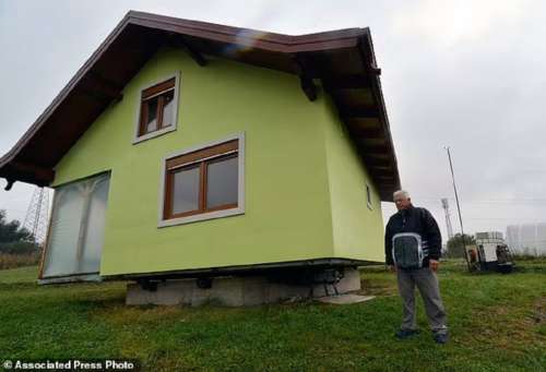مرد بوسنیایی به عشق همسرش یک خانه گردان ساخته تا ویو خانه را خودش انتخاب کند + ویدیو