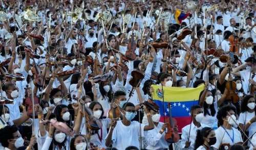 تلاش 12 هزار نوازنده ونزوئلایی برای ثبت در گینس