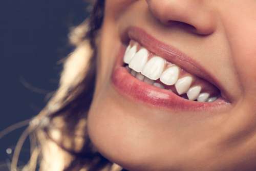 کلینیک دندانپزشکی زیبایی چه معیارهایی باید داشته باشد؟